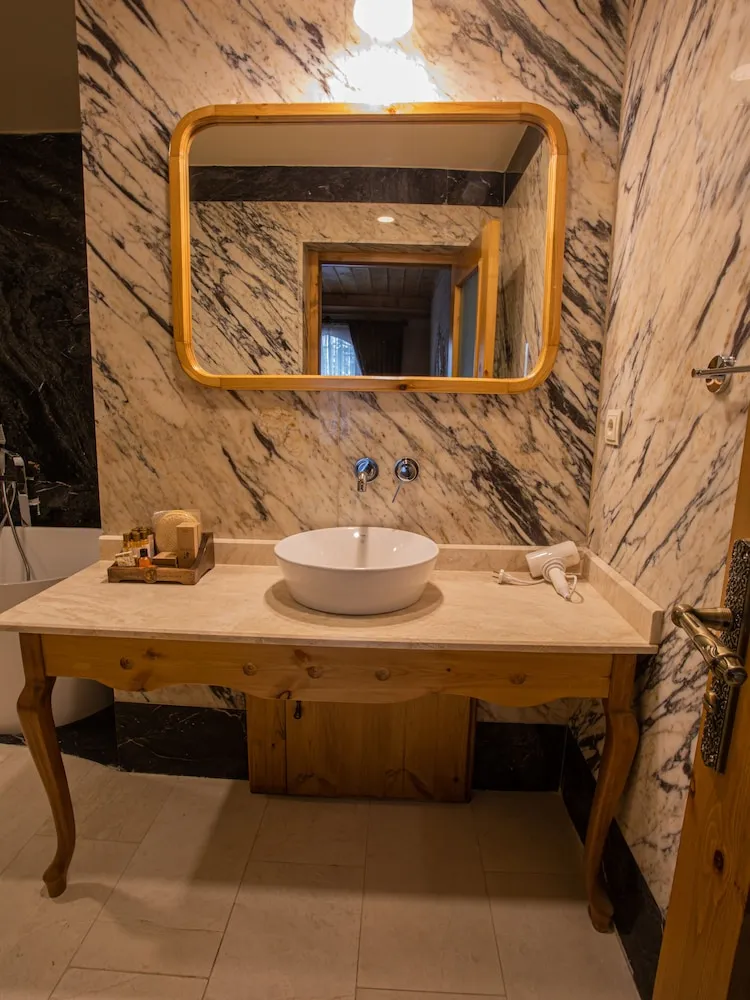 Stone Cratus Premium Suite