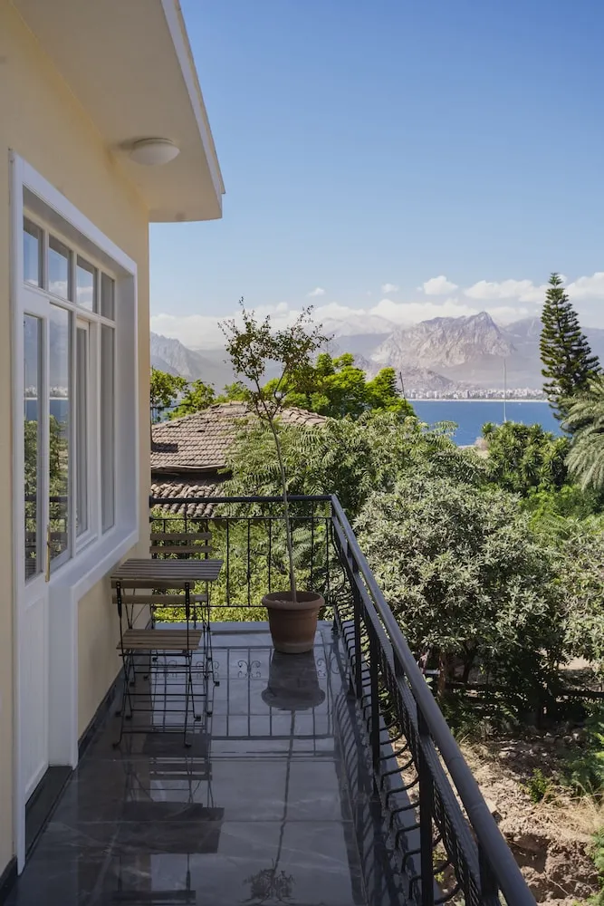 Sea view Studio with Balcony and Kitchen