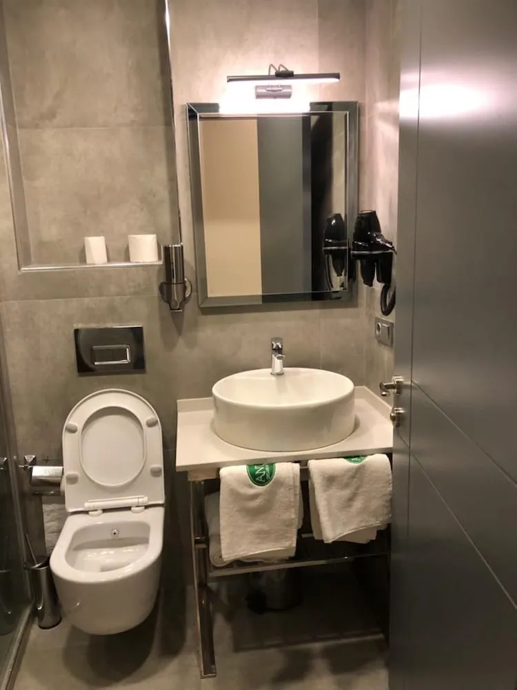 Standard Tek Büyük veya İki Ayrı Yataklı Oda