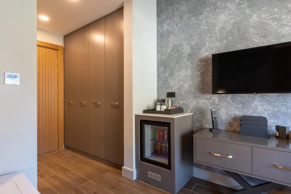 Comfort Room Main Building Land View