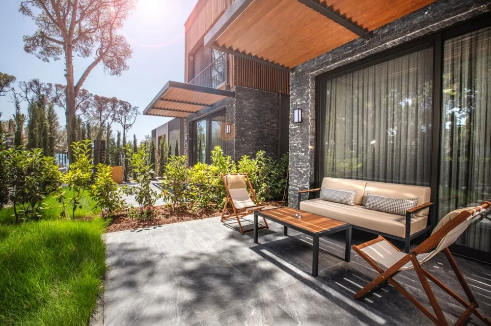 Large Deluxe Room with Garden Terrace