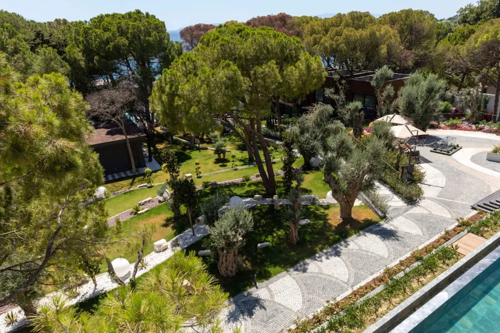 Comfort Room Main Building Sea View