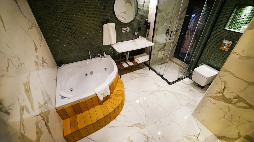 Deluxe Tek Büyük Yataklı Oda, 1 Büyük (Queen) Boy Yatak, Sıcak Su Küveti, Deniz Manzaralı