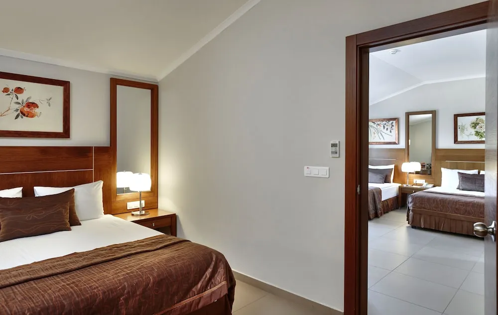 Club Dört Kişilik Oda, Bahçe Manzaralı