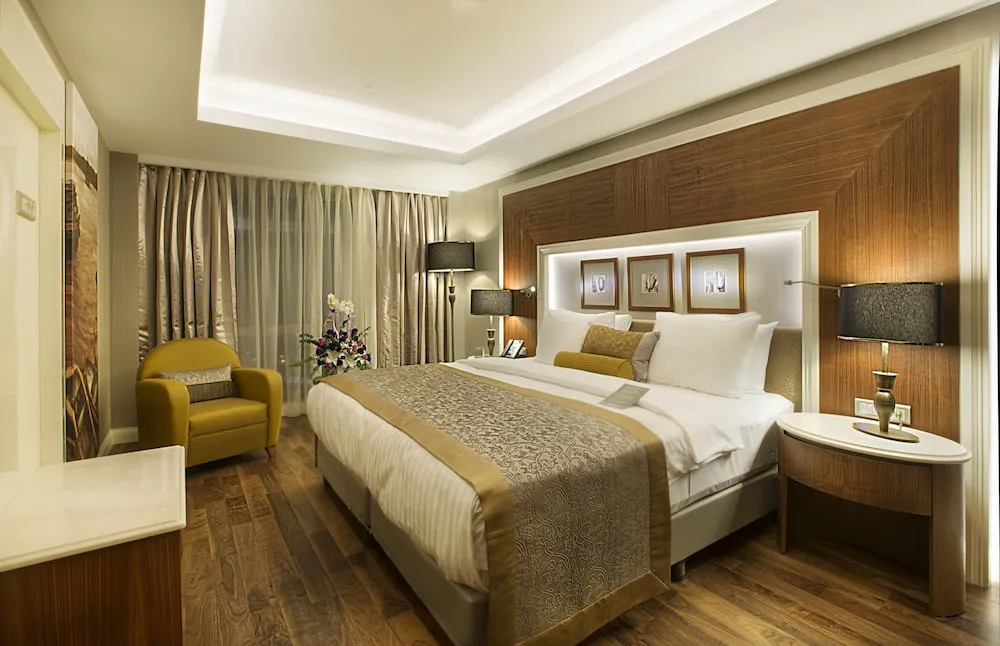 Executive Suite with Prince's Islands View - Lounge Access