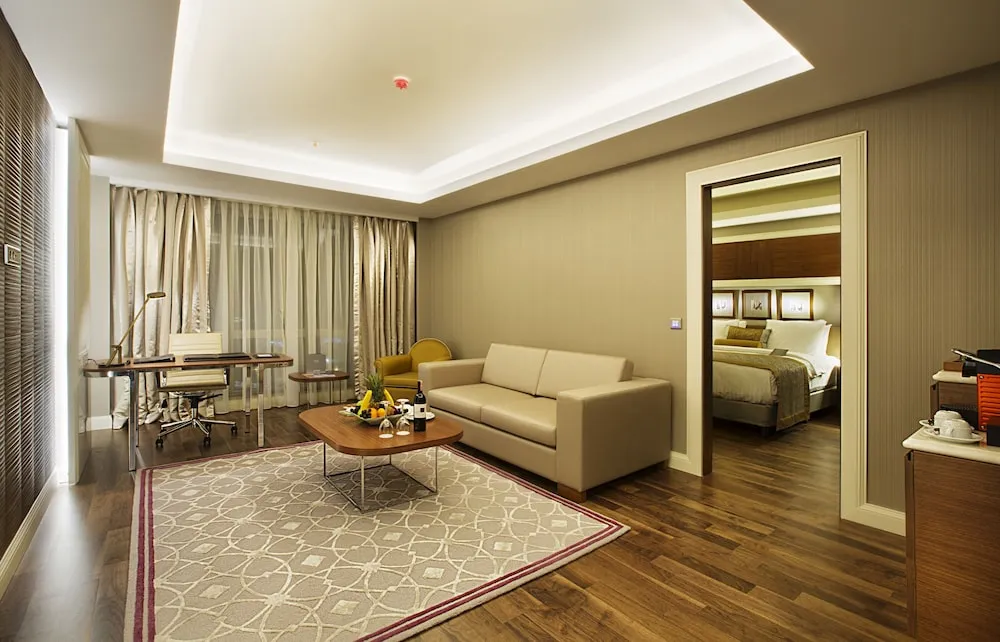 Executive Suite with Prince's Islands View - Lounge Access