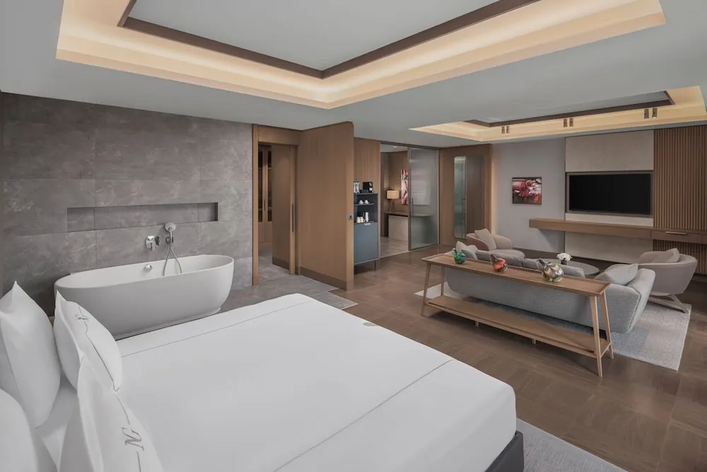 Honeymoon Suite
