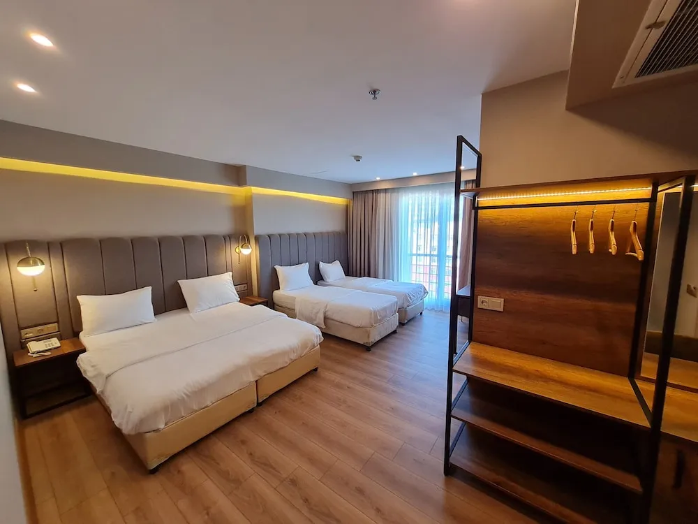 Üç Kişilik Oda