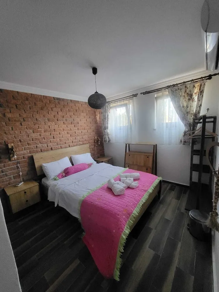 Bodrum Kat Çift Kişilik Oda
