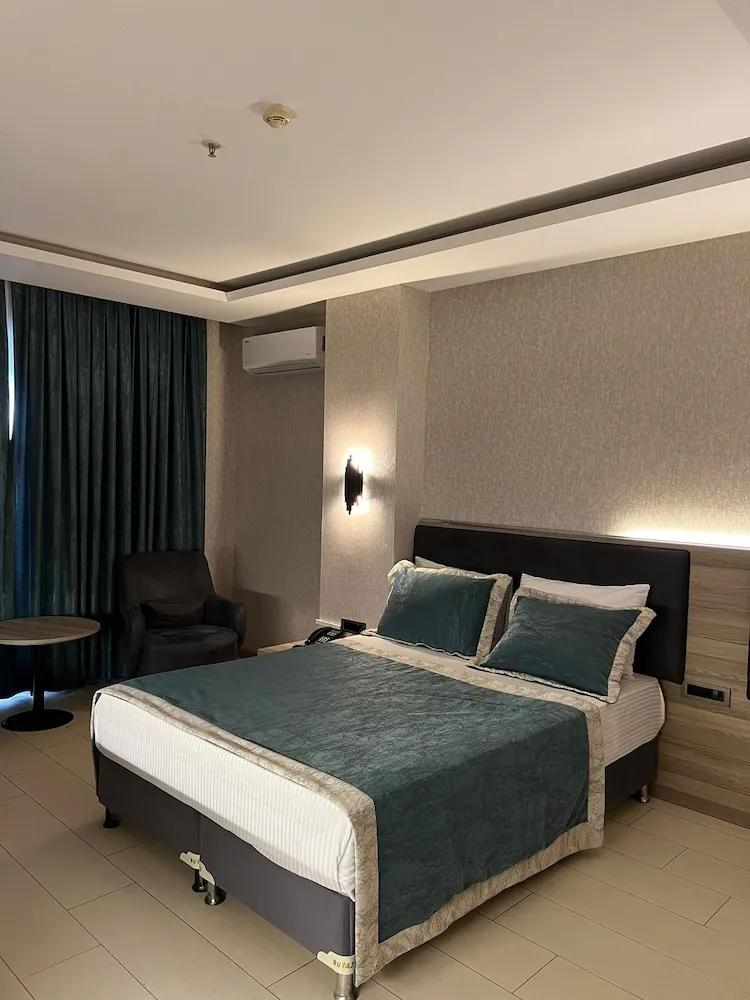 Deluxe Tek Büyük Yataklı Oda