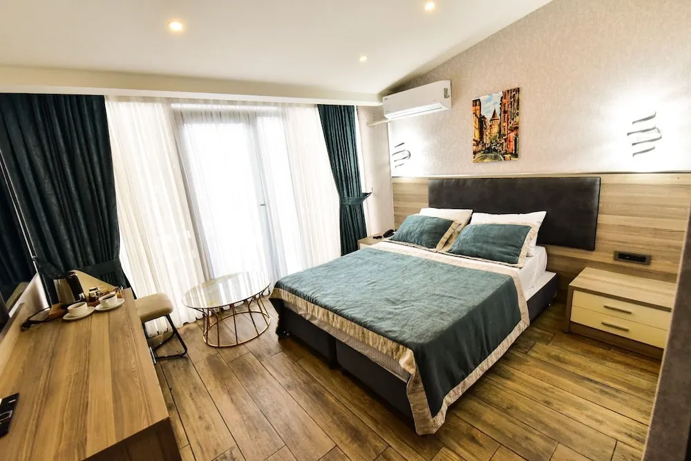 Deluxe Tek Büyük Yataklı Oda
