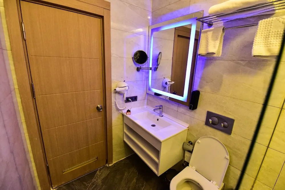 Deluxe Tek Büyük Yataklı Oda