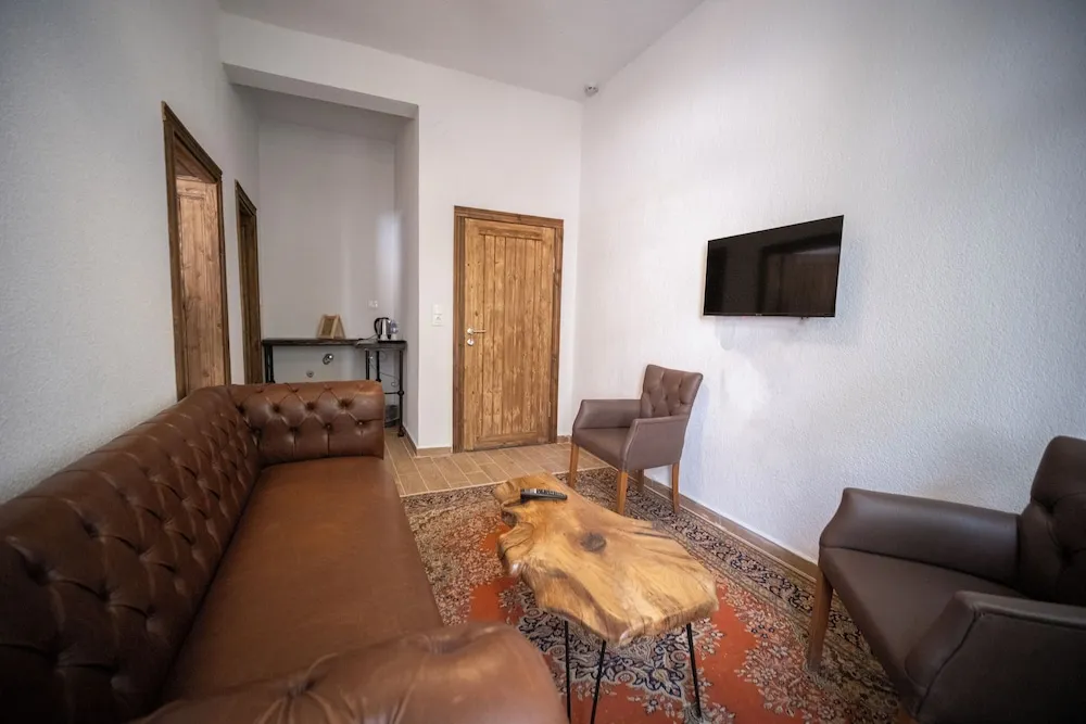 Deluxe Art Double Room With Balcony (Garden View)