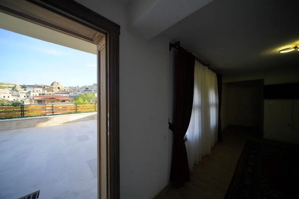 Superior Triple Room With Balcony (Garden View)