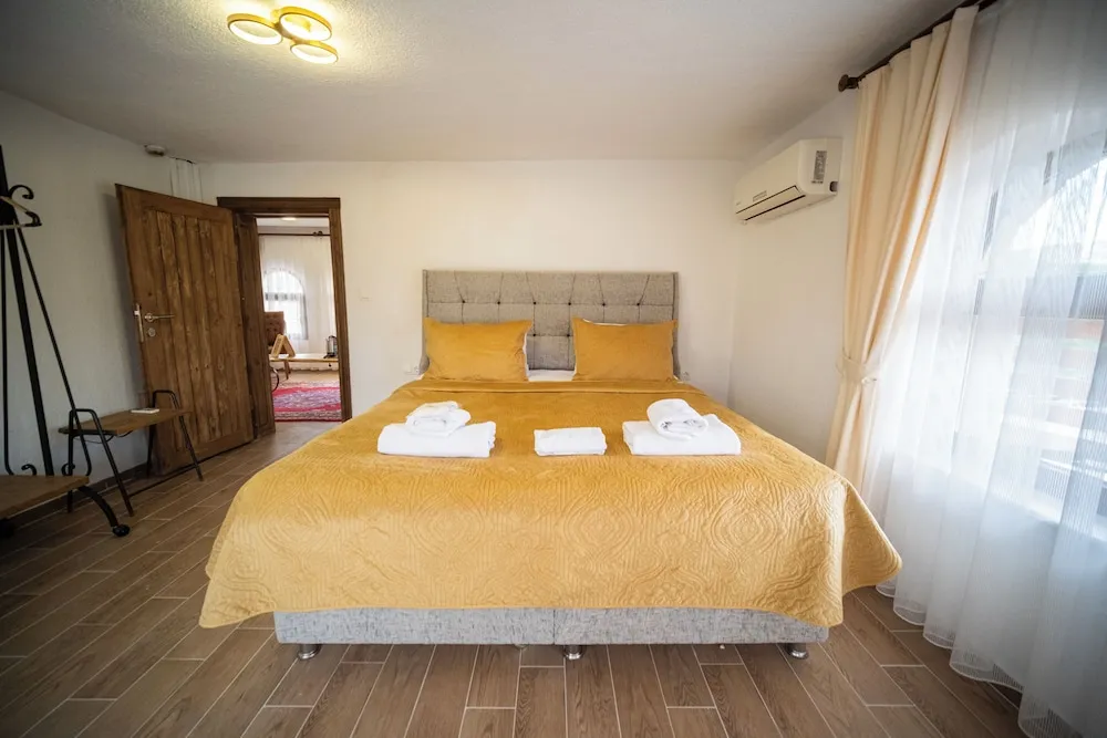 Superior Triple Room With Balcony (Garden View)