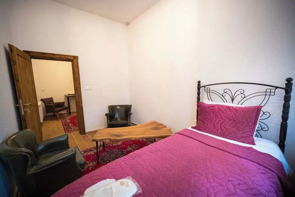 Economic Triple Room (Garden View)