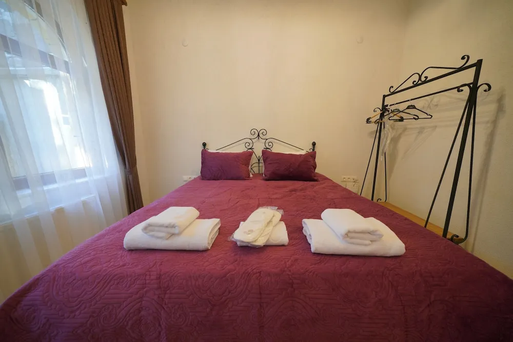 Economic Triple Room (Garden View)