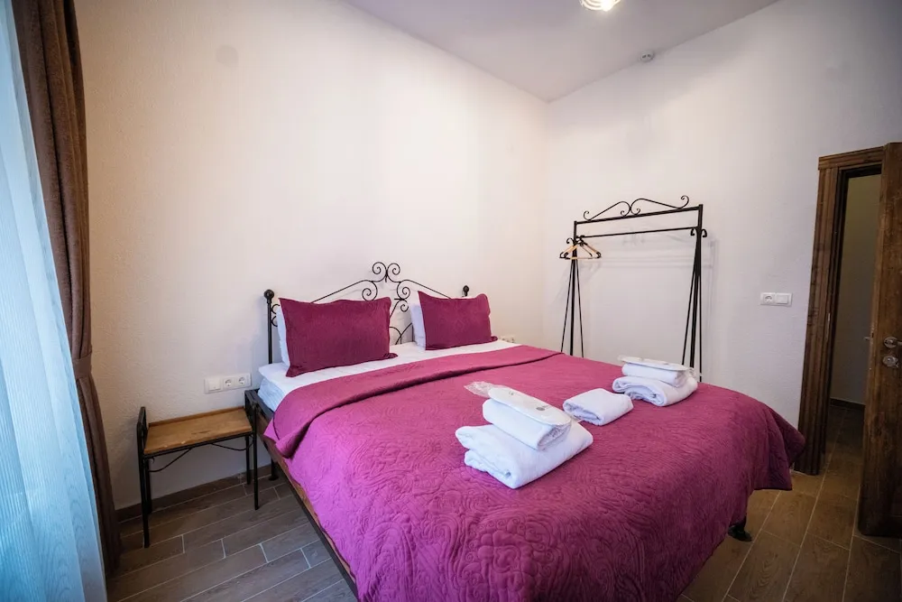 Economic Triple Room (Garden View)