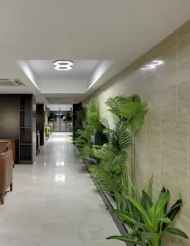 Leo Suites Hotel