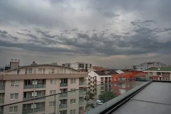 Leo Suites Hotel