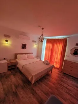 Paris Alaçatı Butik Otel