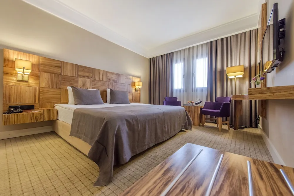 Standard Oda, Sigara İçilmez (3 Twin or 1 French Bed and 1 Single)