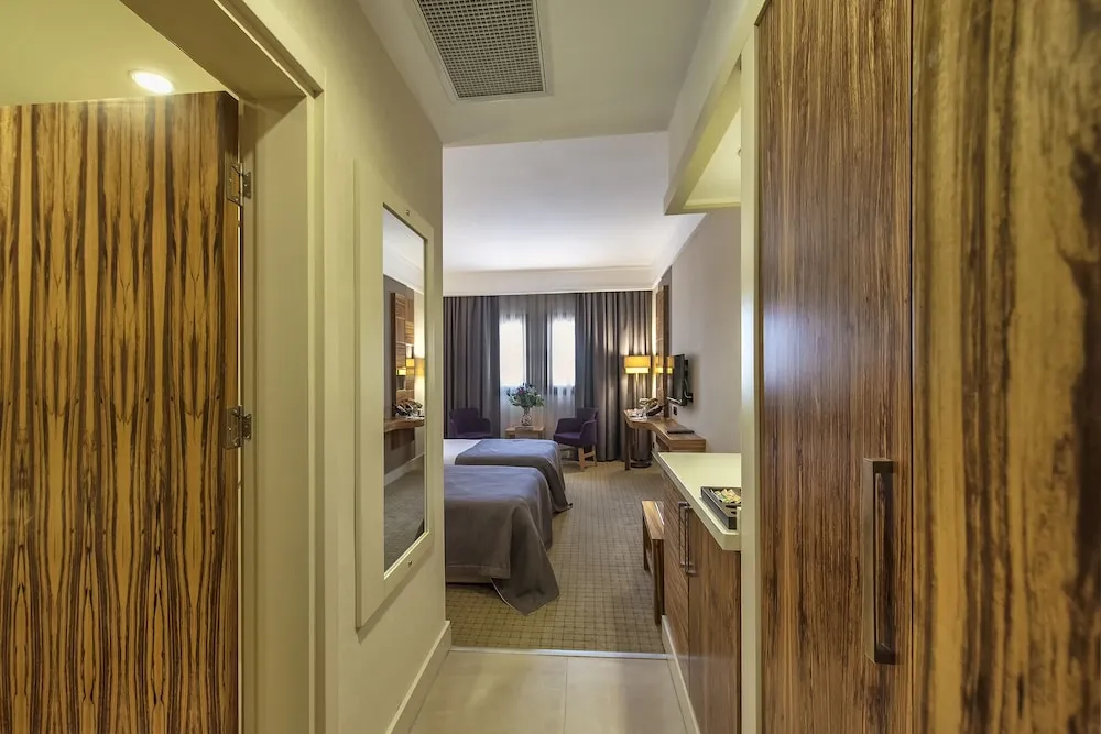 Standard Oda, Sigara İçilmez (3 Twin or 1 French Bed and 1 Single)