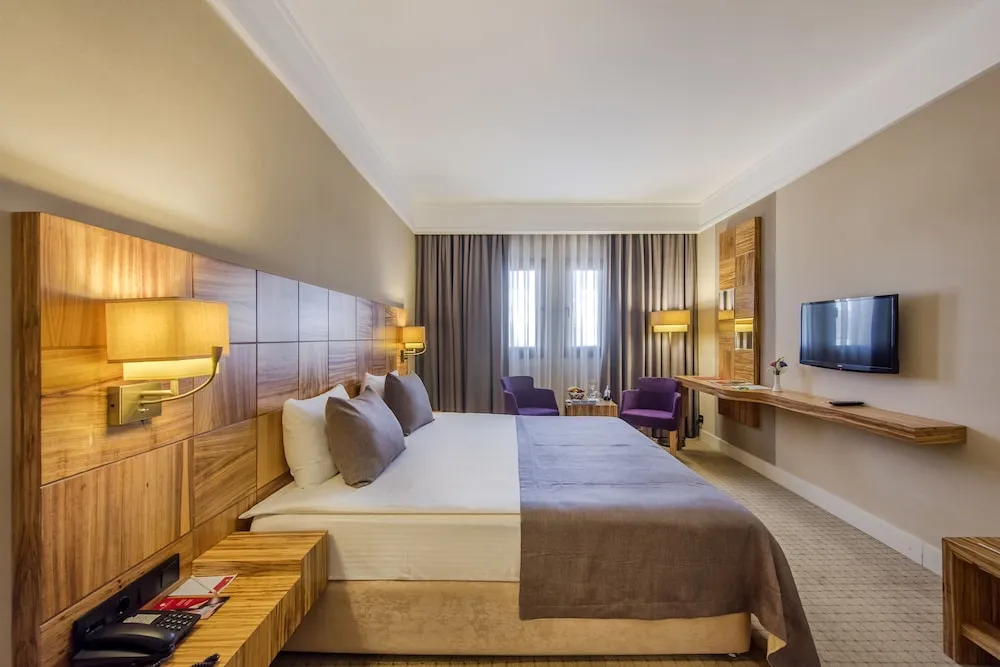 Standard Oda, Sigara İçilmez (3 Twin or 1 French Bed and 1 Single)