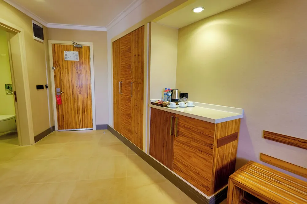 Junior Süit, Sigara İçilmez (1 Queen Bed, 2 Single Beds)