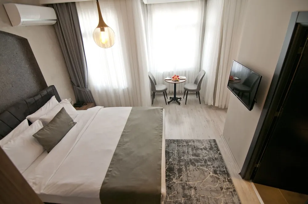 Deluxe Tek Büyük Yataklı Oda