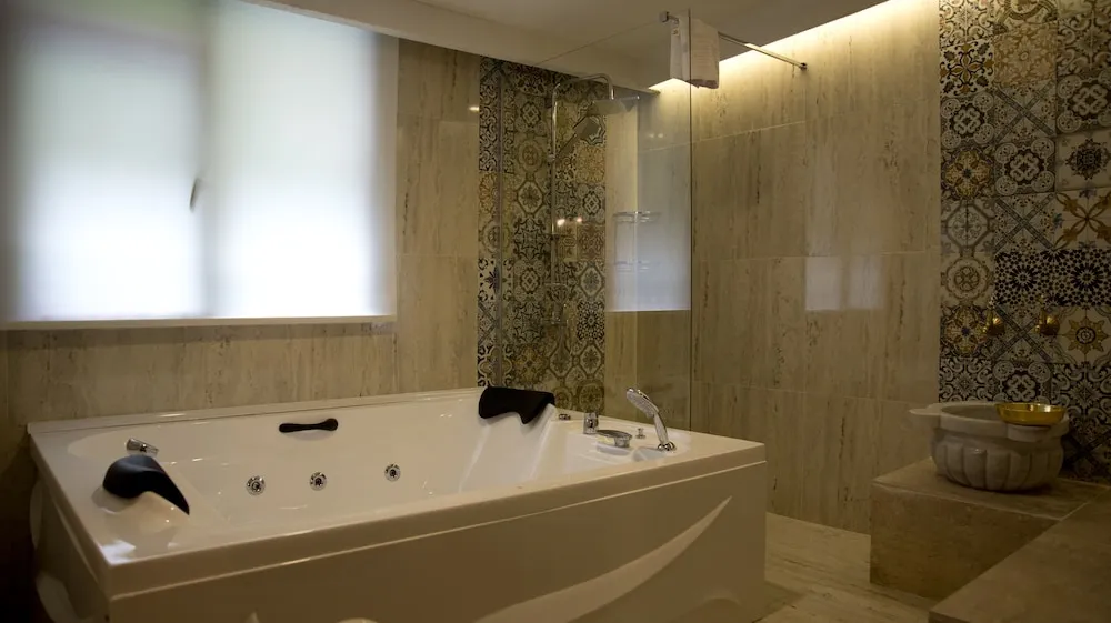 Luxury Tek Büyük Yataklı Oda