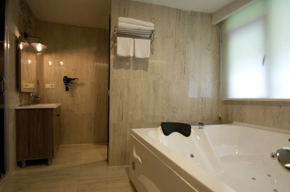 Luxury Tek Büyük Yataklı Oda