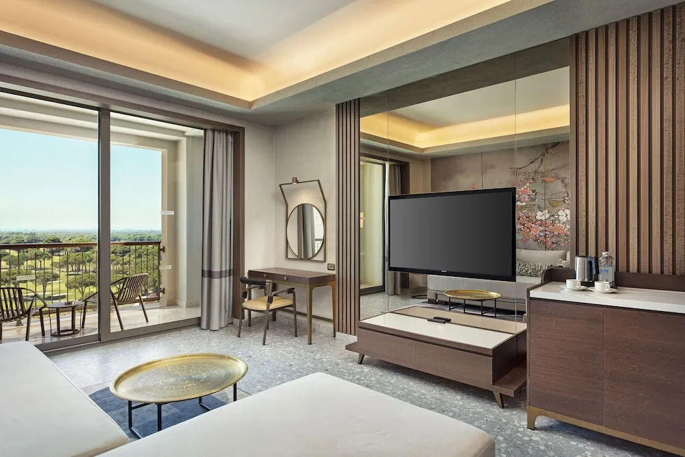 Family Oda, Golf Manzaralı