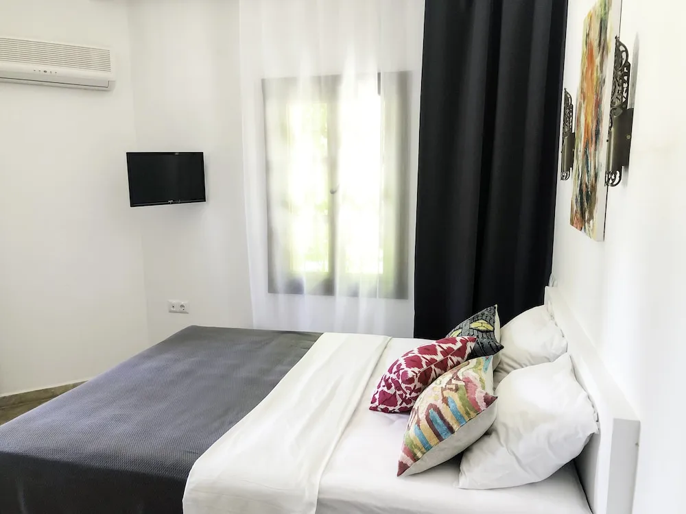 Honeymoon Tek Büyük Yataklı Oda, Havuz Manzaralı