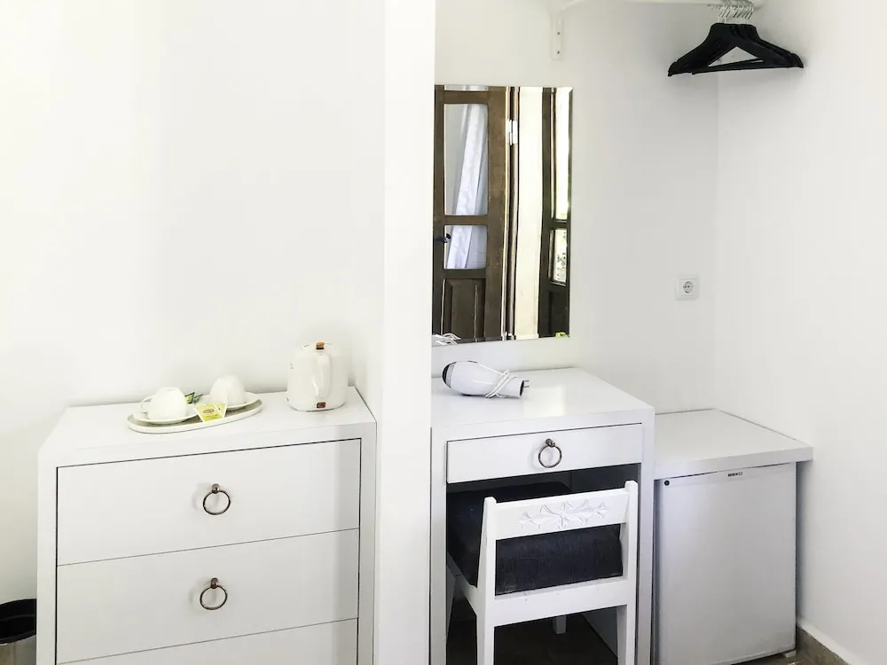 Honeymoon Tek Büyük Yataklı Oda, Havuz Manzaralı