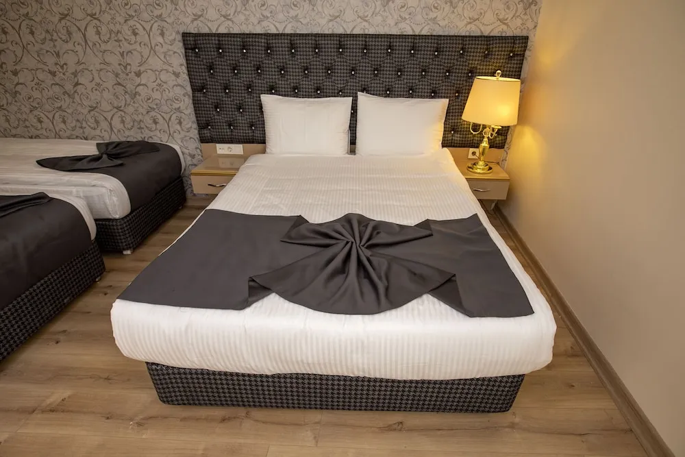 Üç Kişilik Oda, Bahçe Manzaralı