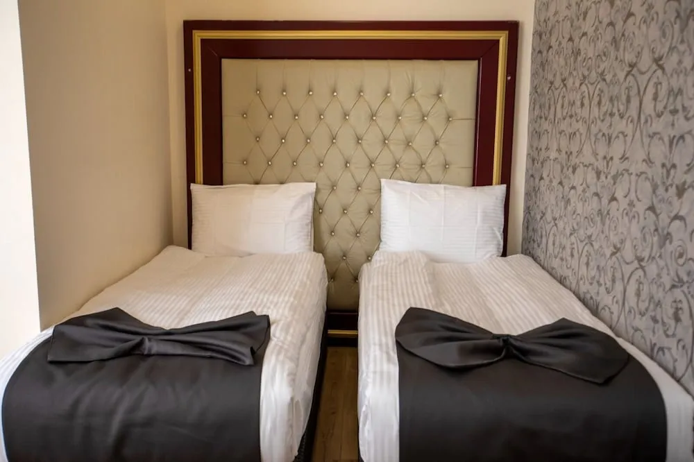 Üç Kişilik Oda, Bahçe Manzaralı