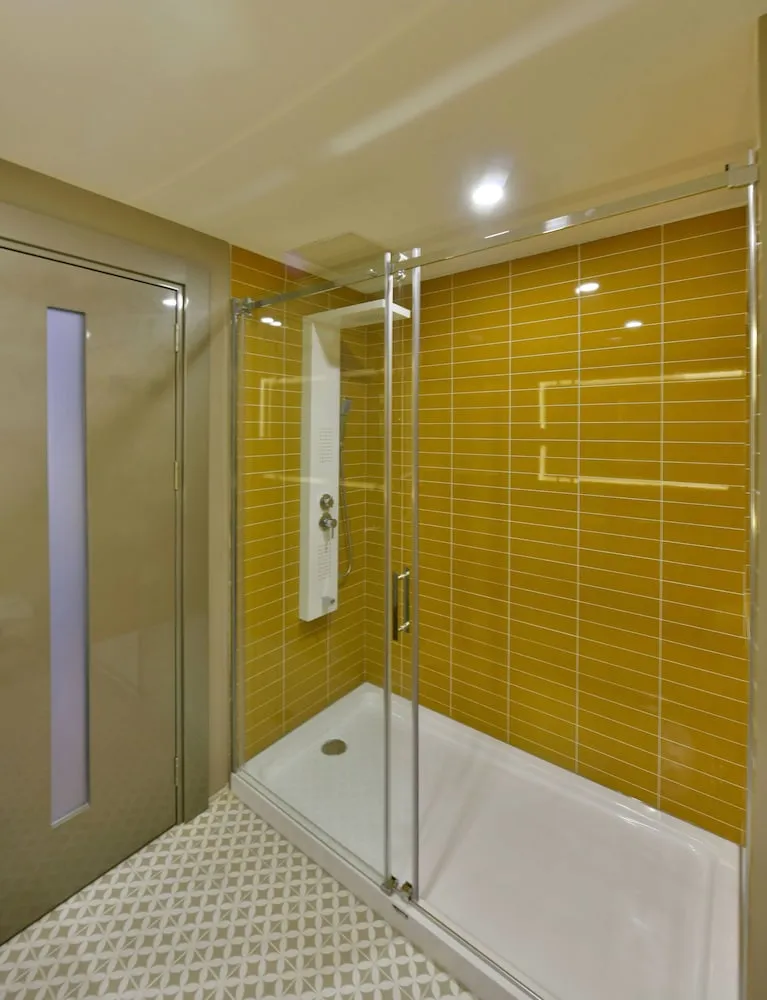 Corner Suite