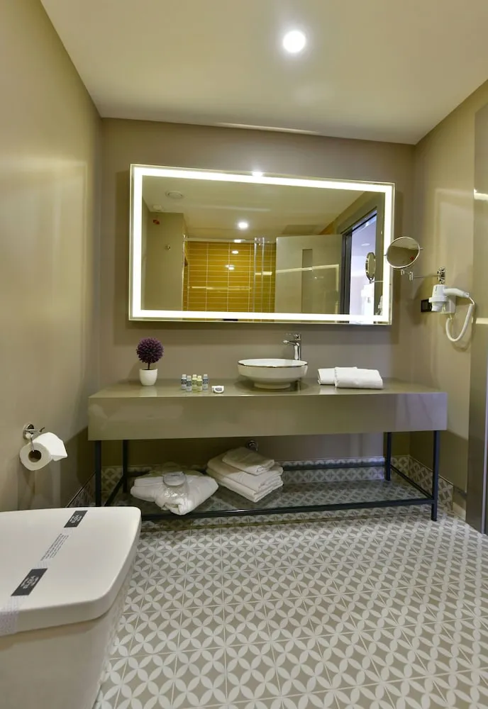 Corner Suite