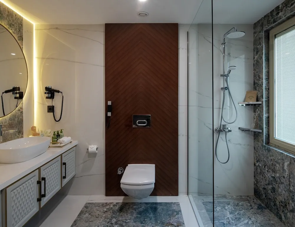 Aphrodite Pool Suite (2+1 Land view)