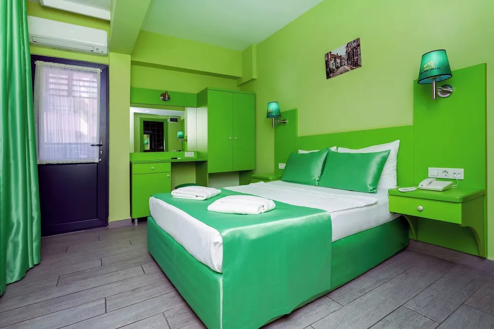 Deluxe Tek Büyük Yataklı Oda