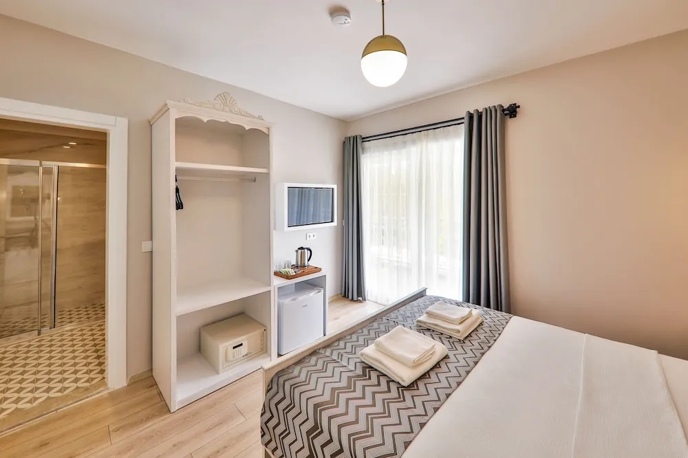 Basic Tek Büyük Yataklı Oda, 1 En Büyük (King) Boy Yatak, Dağ Manzaralı