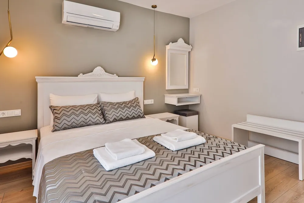 Basic Tek Büyük Yataklı Oda, 1 En Büyük (King) Boy Yatak, Dağ Manzaralı