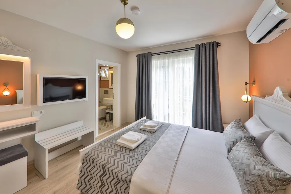 Basic Tek Büyük Yataklı Oda, 1 En Büyük (King) Boy Yatak, Dağ Manzaralı