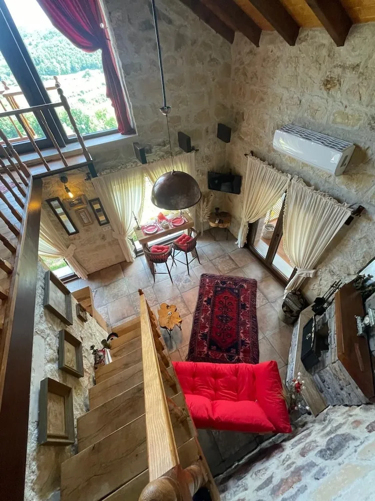 Villa, Nehir Manzaralı, Bahçeli