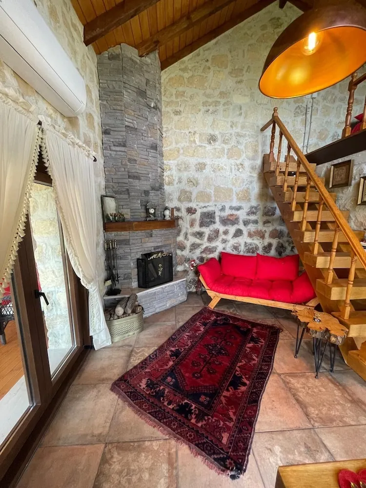 Villa, Nehir Manzaralı, Bahçeli