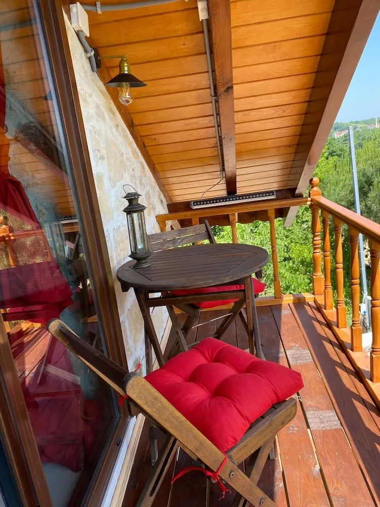 Villa, Nehir Manzaralı, Bahçeli
