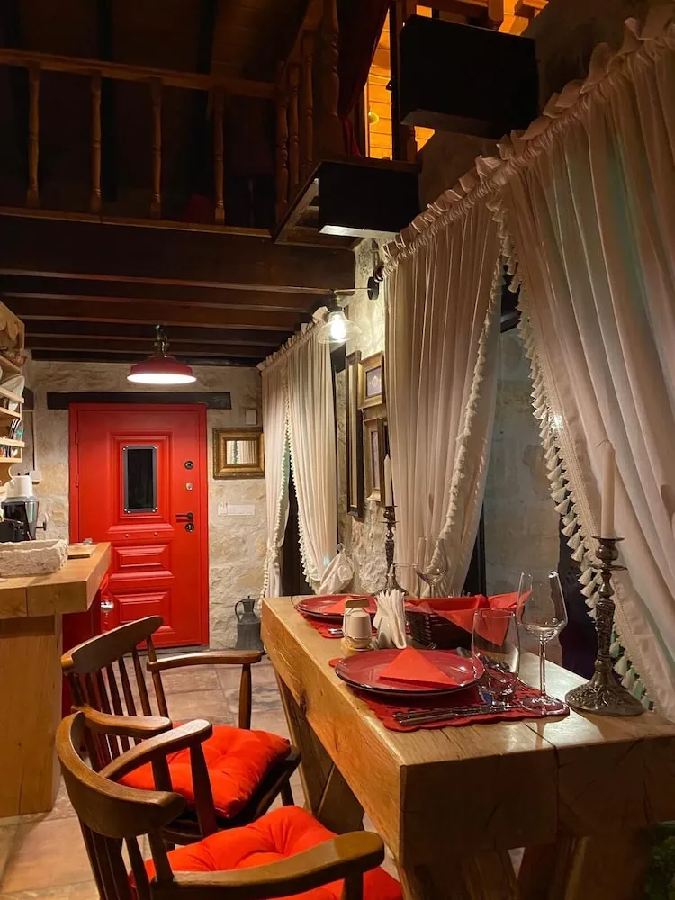Villa, Nehir Manzaralı, Bahçeli
