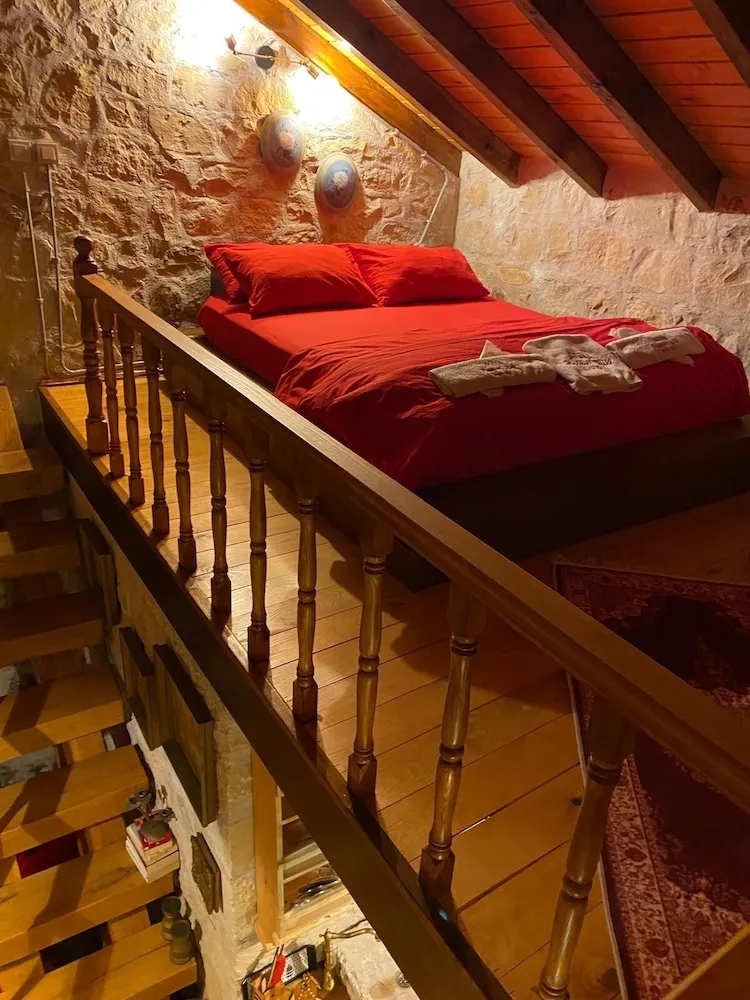 Villa, Nehir Manzaralı, Bahçeli