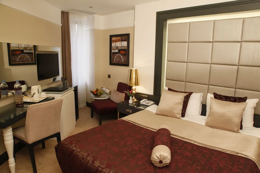 Deluxe Tek Büyük Yataklı Oda